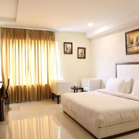 Kingdom Hotel Moga 외부 사진