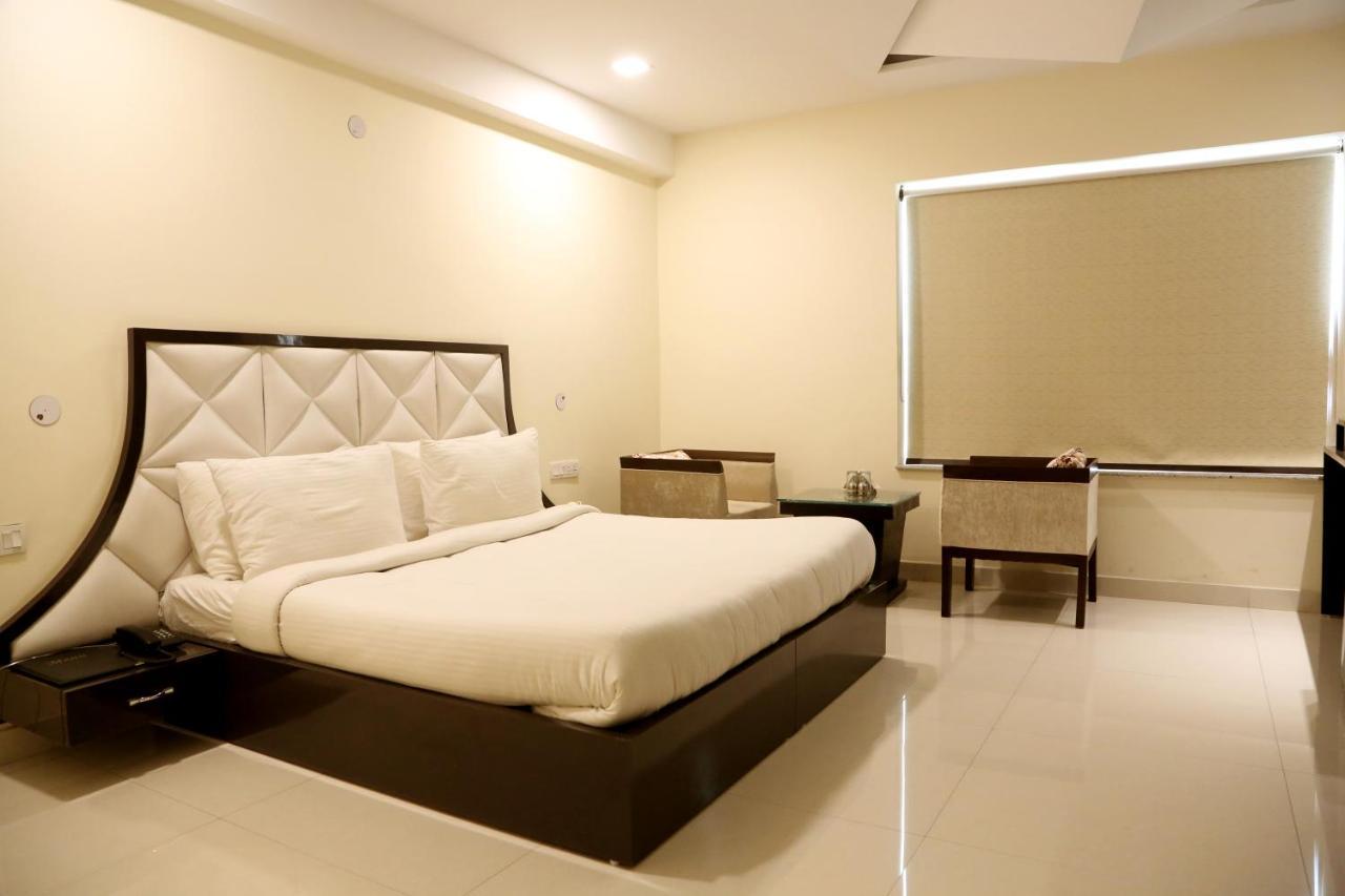 Kingdom Hotel Moga 외부 사진